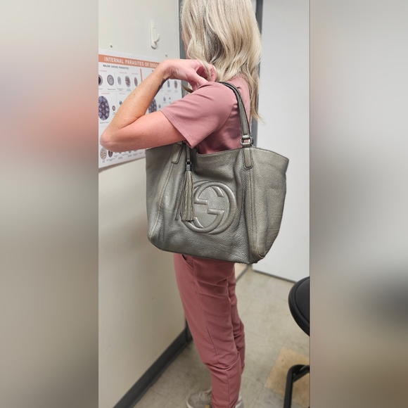 Authentic Gucci Pebbled Calfskin Medium Soho Shoulder Tote - Picture 14 of 16